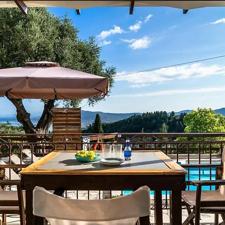 Daire Afroksilia Triantafilo *