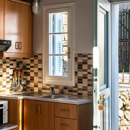 Afroksilia Triantafilo